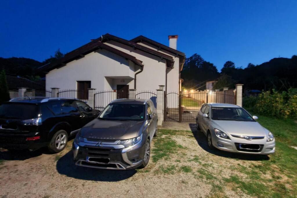 Двете Къщи В Планината Villa Beli Osŭm Eksteriør bilde