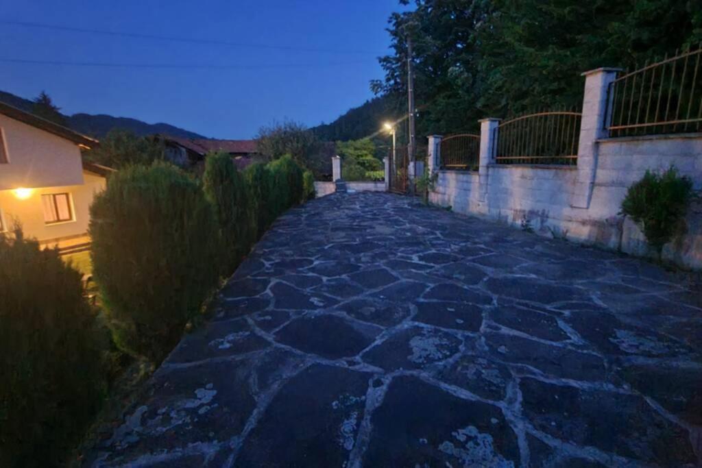 Двете Къщи В Планината Villa Beli Osŭm Eksteriør bilde
