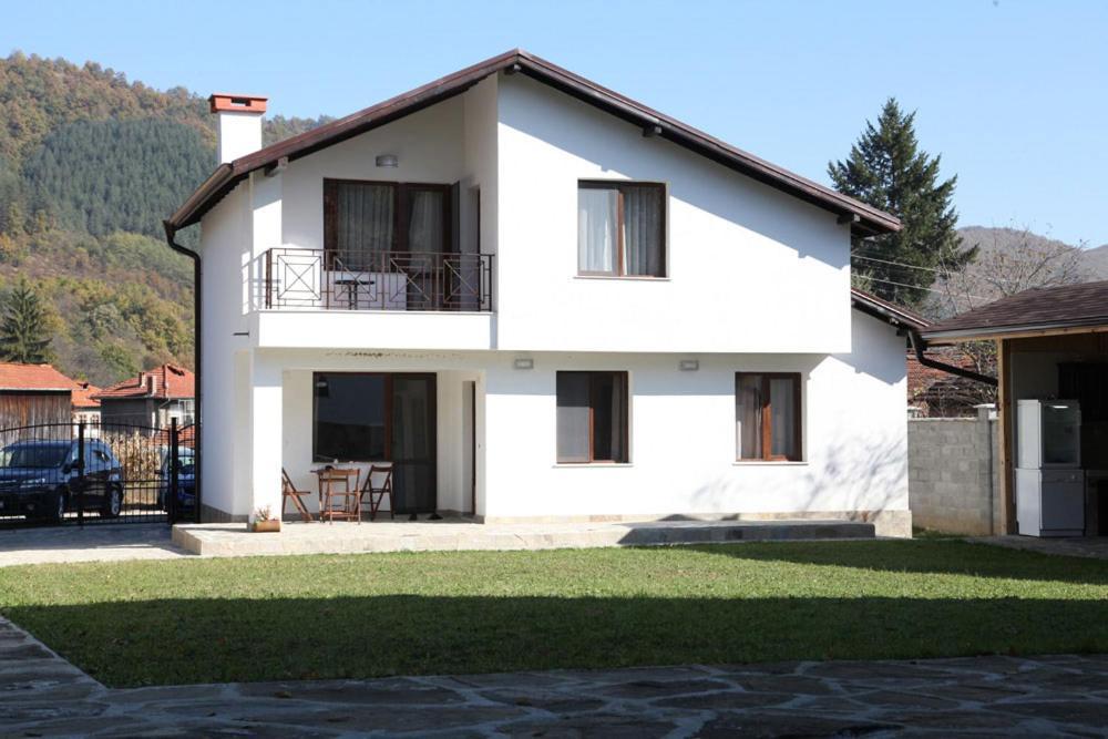 Двете Къщи В Планината Villa Beli Osŭm Eksteriør bilde
